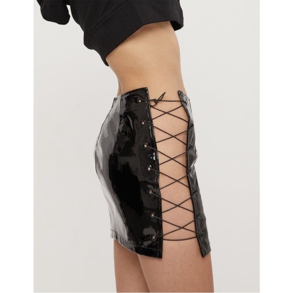 Set of 2 Black Patent Leather Skirts- Oh Polly & Danielle Guizio XS/S - Picture 3 of 9